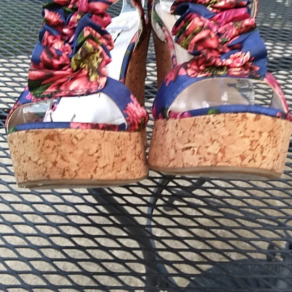Steve Madden floral cork
